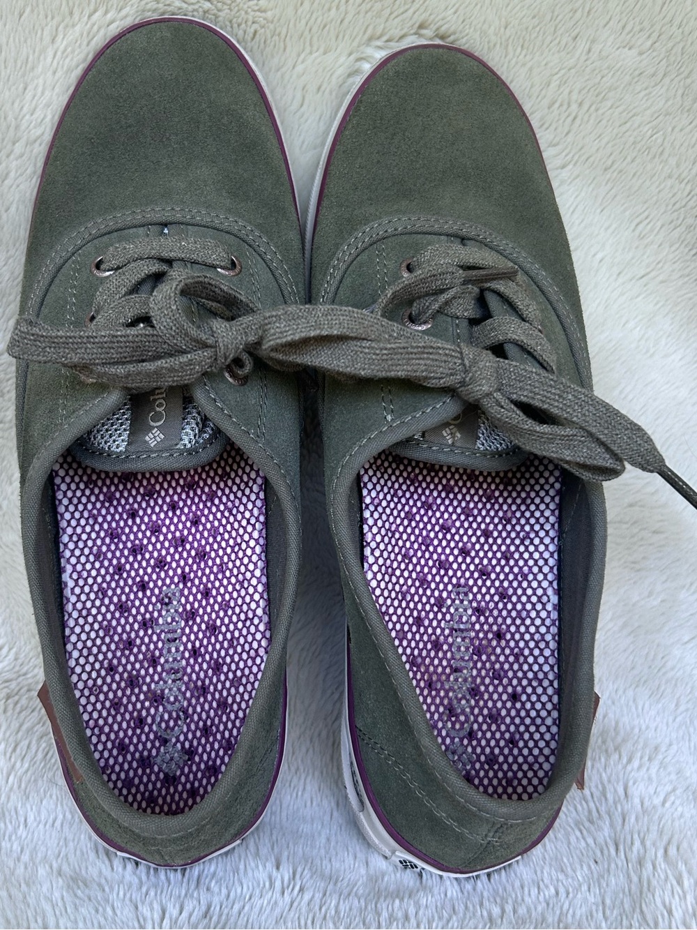Women’s Columbia Sportswear olive faux suede sneakers size 9